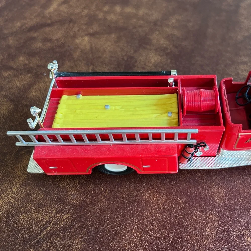 Corgi Classics die cast Malvern Mack B Series Pumper - New in box, never used - Picture 4 of 8